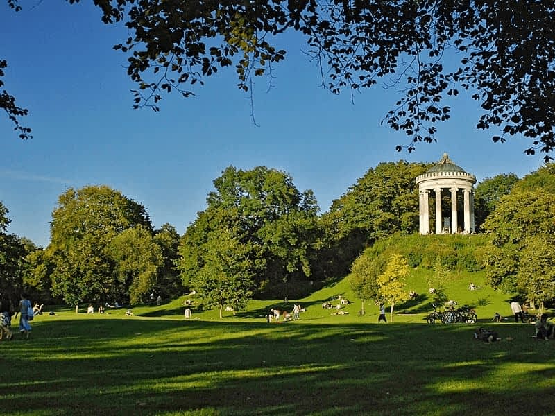 Monopteros in the English Garden by Luis Gervasi (image 1230 by München Tourismus) Monopteros in the English Garden by Luis Gervasi (image 1230 by München Tourismus)